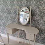 Sminkbord äldre stil