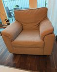Soffa + Fåtölj i beige manchestertyg