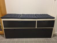 Hallmöbel, byrå eller tvbord, kuddarna medkommer