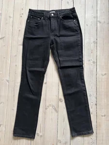 Svarta jeans från 12 STOREEZ strl 29/32