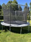 Studsmatta 4 m i diameter.