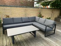 Utemöbler / loungesoffa med bord & överdrag