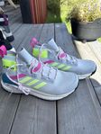 Vandringsskor från adidas