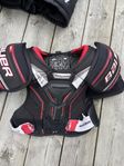 Hockey axelskydd strlk jr s