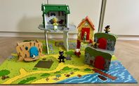 BAMSE, BAMSEBYN MED LEKPLATTA HUS & FIGURER