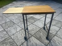 Miniskrivbord med utdragsskiva
