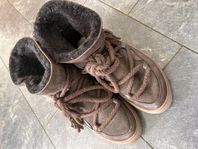 Inuikii, Uggs 