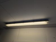 9st lysrörsarmaturer inkl lysrör