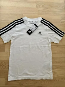 new Adidas Tshirt 7-8Y 128cm