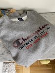 Champion-tröja stl L – mjuk, avslappnad & full av chill