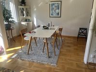 Vitt modernt matbord aäljes