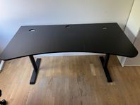 Arena gaming skrivbord