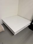 Vit soffbord 95x95cm