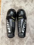 CCM TACKS XF PRO Sr Benskydd 