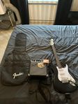 Fender squier med förstärkare.