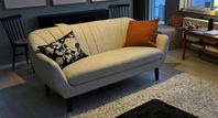 Beige 2,5 sitssoffa - vacker design