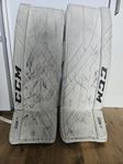CCM Axis 1.5 Målvaksbenskydd 30+1