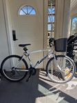 Vit damcykel bortskänkes mot upphämtning 