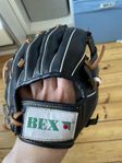 Baseballhandske från märket bex.
