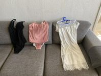Två Baddräkter och Klänning