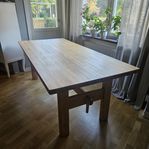 Otroligt fint massivt och rustikt matbord i furu