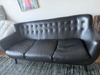 svart skinnsoffa från Mio 