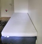 Säng med bäddmadrass 90x200