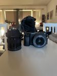 Sony A6400 kamerahus med två objektiv