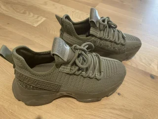 Steve Madden sneakers