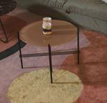 Gammelrosa soffbord Gubi - metall & glas