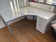 Skrivbord med lådhurts