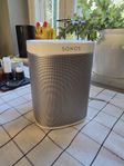 Sonos Play 1 med väggfäste
