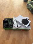 Xbox Series S i toppskick + tillbehör