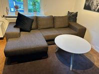 Brun soffa divan