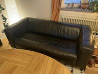IKEA Klippan svart konstläder.