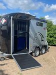Cheval Liberté Touring med fronturlastning och sadelkammare