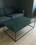 Soffbord i grön marmor
