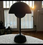 Flowerpot VP9 bordslampa