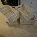 Trälådor från Ikea som jag använt som hyllor på balkong