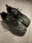 Fotbollsskor Puma stl 34