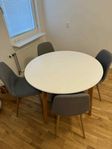 köksbord med 4 st stolar