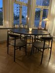 Matgrupp med sex stolar 