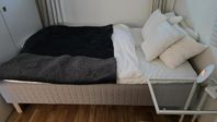 Säng 140x200 cm – mycket bra skick