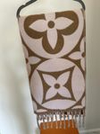 Louis Vuitton Medallion scarf 