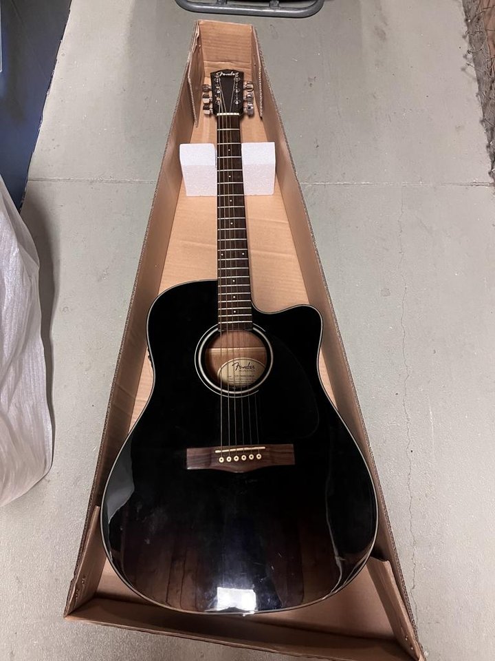 Fender akustisk gitarr CD-140SCE