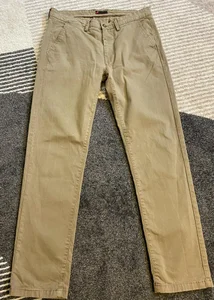 Beige chinos i stl 34/34. Fint skick!