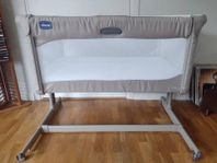 Bedside crib Chicco Next2Me Magic (sidosäng)