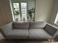 Madison 2-sits soffa från Mio – grå