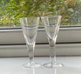 2 st vintage snapsglas på fot