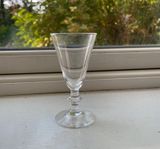 Vintage snapsglas på fot - funkar till likör också -Krist